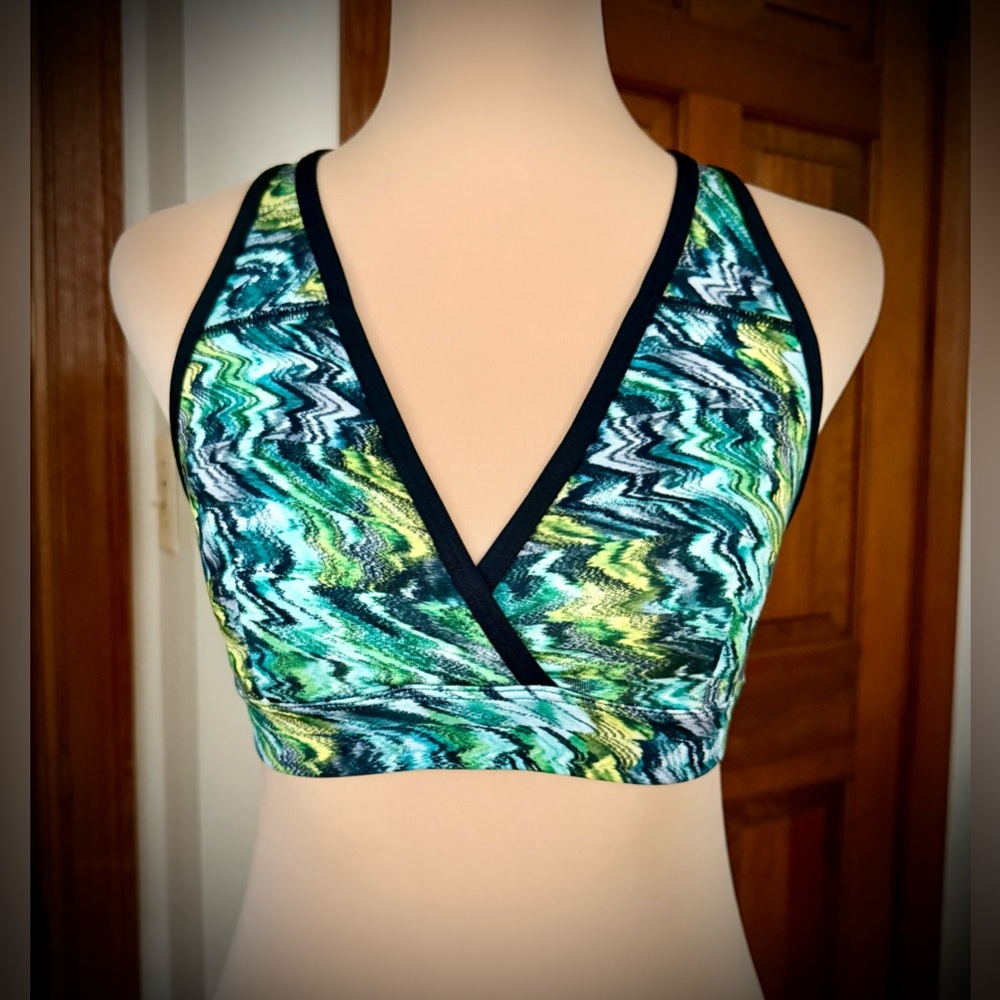 Zumba Fitness Vibrant Zigzag Sports Bra Spicy/Small